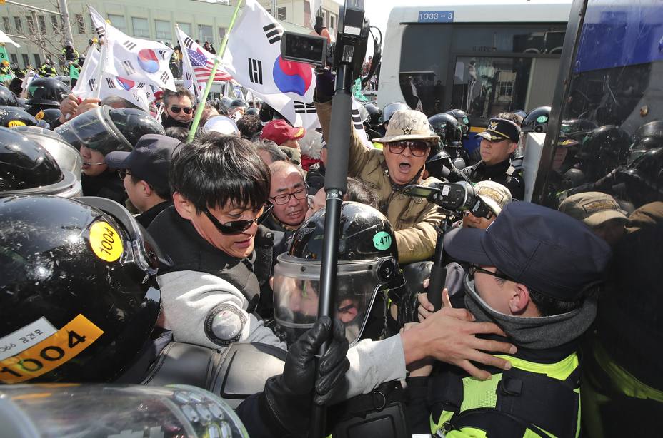 Destituyen a presidenta surcoreana